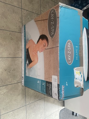 Lay spa miami - lay-z-spa, person